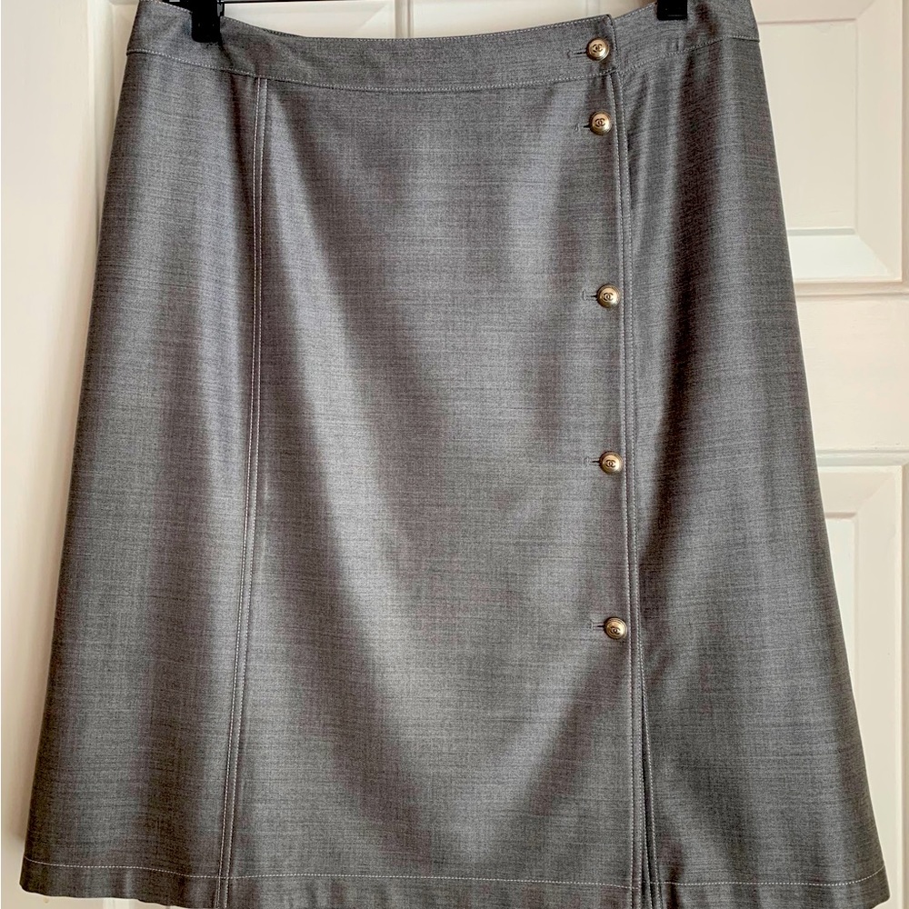 Auth CHANEL Gray Wool/Silk Wrap Skirt w/ Metallic Logo Buttons Sz 40 Italy, US 8